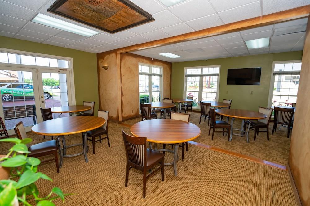 Angel Inn Near Imax, A Travelodge By Wyndham Branson Exterior photo